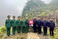 Tuyen Quang border guards exchange Tet greetings with Chinese counterpart